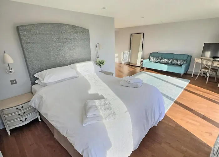 Barn Owl - Uk48510 * Kirk Hammerton